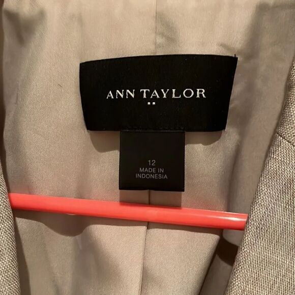 Ann Taylor Beige linen blend jacket Size 12 - Picture 2 of 3
